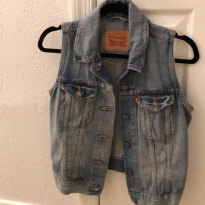 Levis Jean vest never used